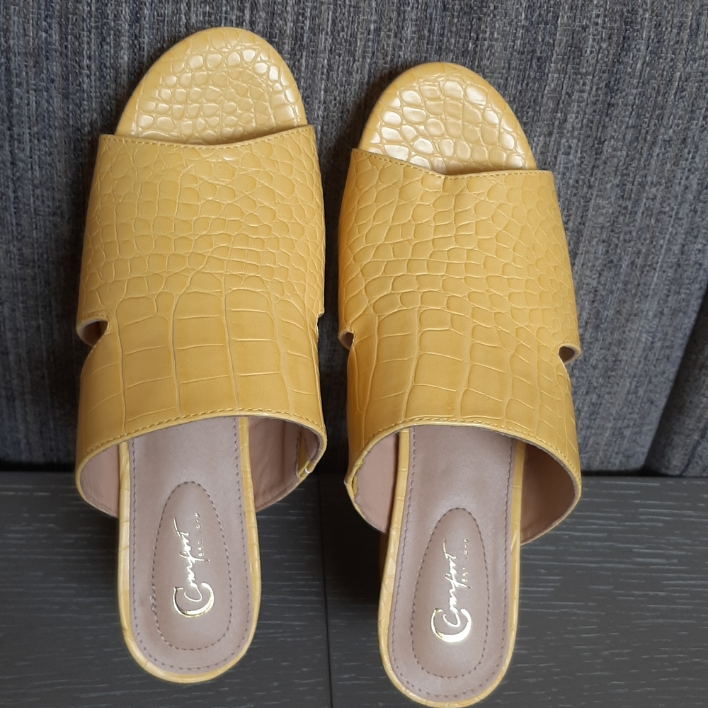 C. Est 1946 Yellow Croc-Embossed Open-Toe Block Heel Mule - Picture 12 of 13